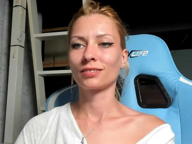 AmyBelmontt – webcam model profile photo Image 12