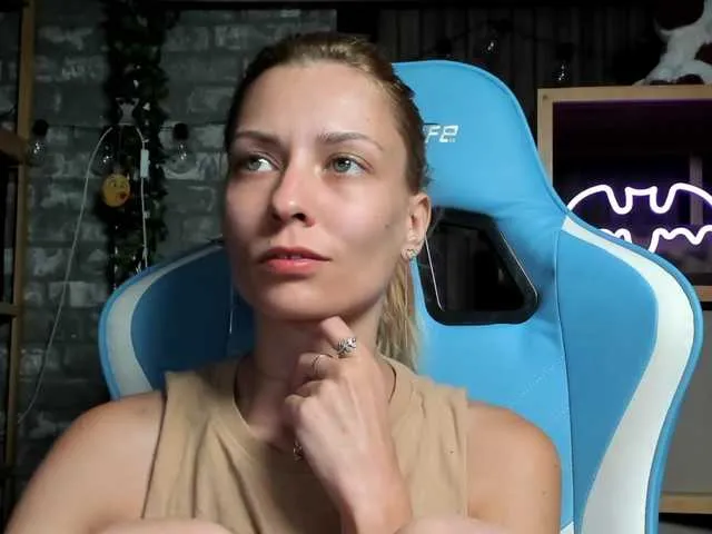 AmyBelmontt – webcam model profile photo Image 15