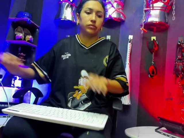 SkyLumen – webcam model profile photo Image 10