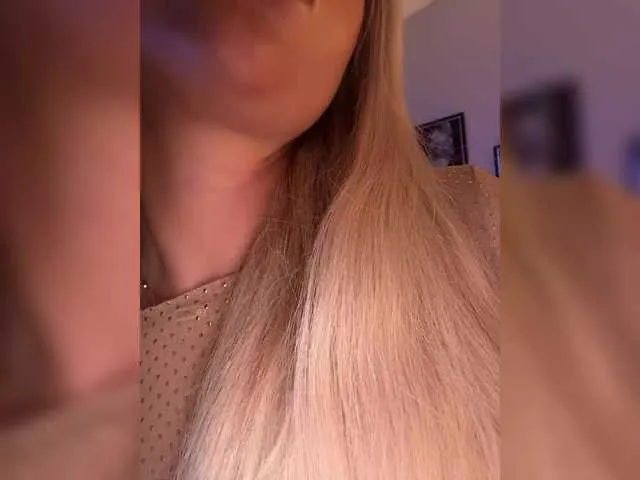 MartinaWolf – webcam model profile photo Image 12