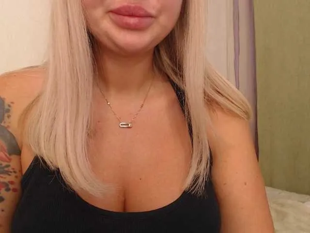 MartinaWolf – webcam model profile photo Image 8