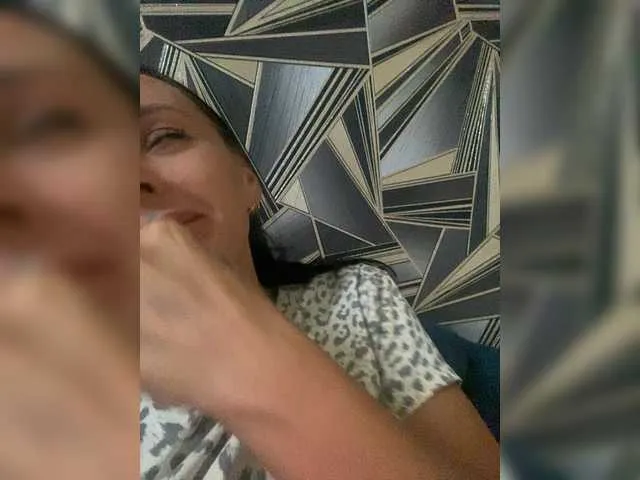 ElianaGarcia – webcam model profile photo Image 4