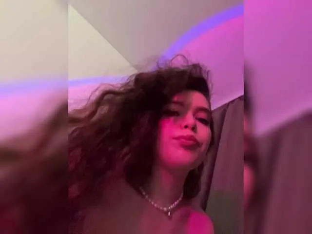 AmyBelmontt – webcam model profile photo Image 13