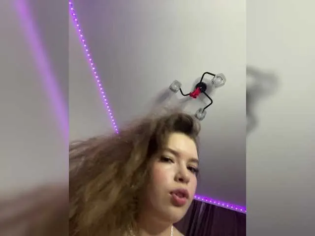 AmyBelmontt – webcam model profile photo Image 15