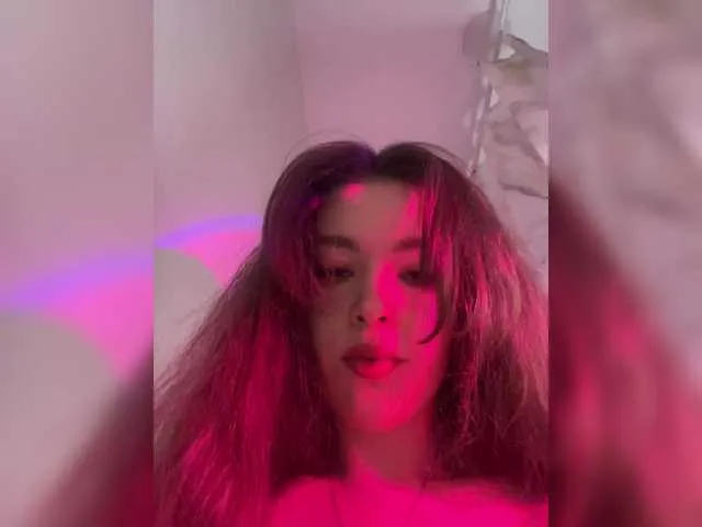 AmyBelmontt – webcam model profile photo Image 3