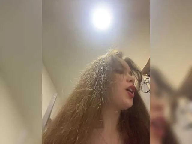 AmyBelmontt – webcam model profile photo Image 6