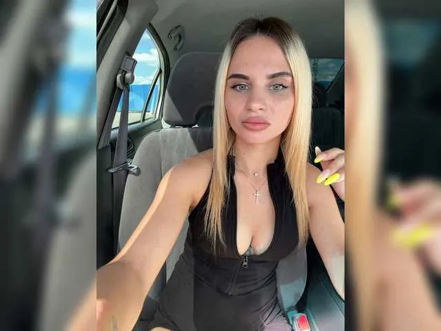 CassieGil – webcam model profile photo Image 2