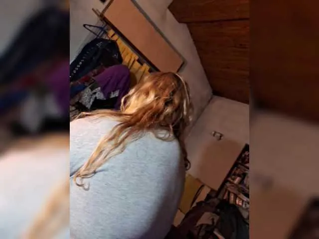 MissZoeDeville – webcam model profile photo Image 9