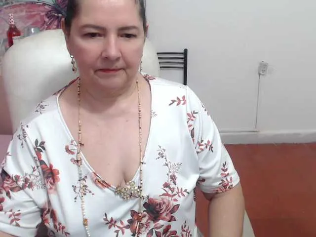 bustytemptress1 – webcam model profile photo Image 5