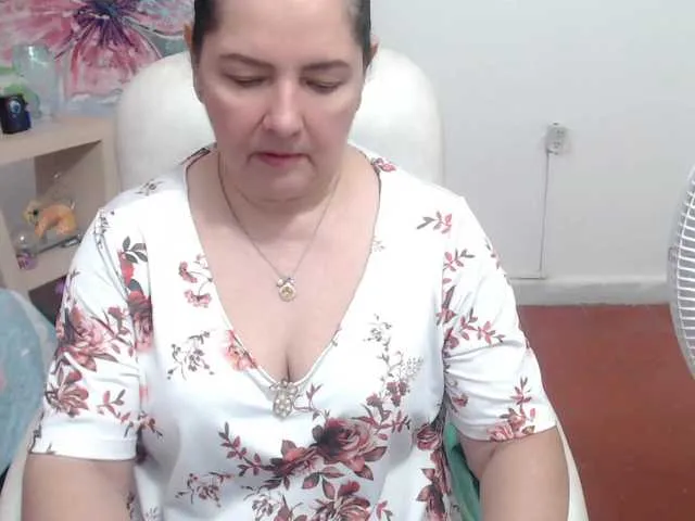 bustytemptress1 – webcam model profile photo Image 8