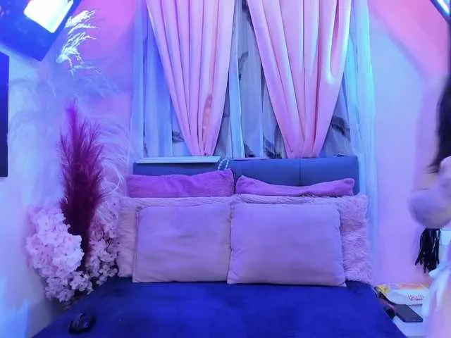 CassieGil – webcam model profile photo Image 13