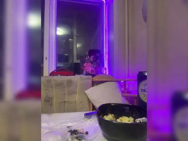 AmyBelmontt – webcam model profile photo Image 3