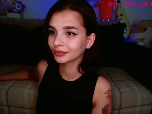 CassieGil – webcam model profile photo Image 13