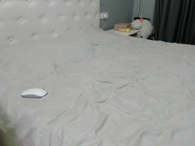 Amylewiss – webcam model profile photo Image 16