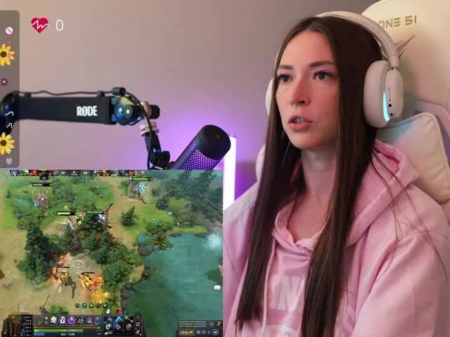 AmyBelmontt – webcam model profile photo Image 13