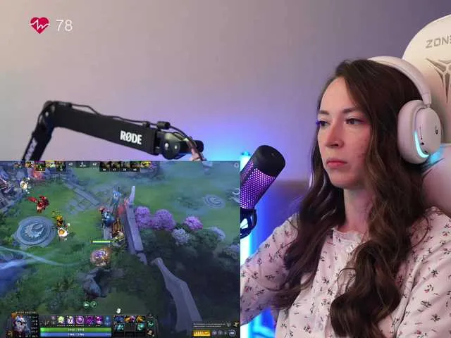 AmyBelmontt – webcam model profile photo Image 16