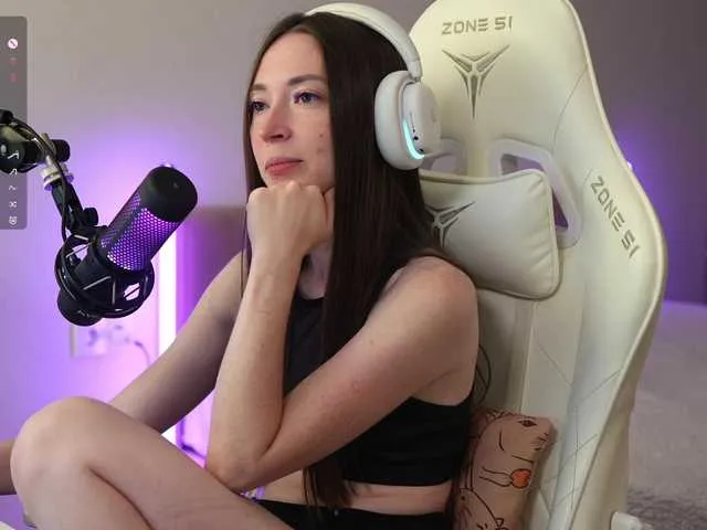 AmyBelmontt – webcam model profile photo Image 17