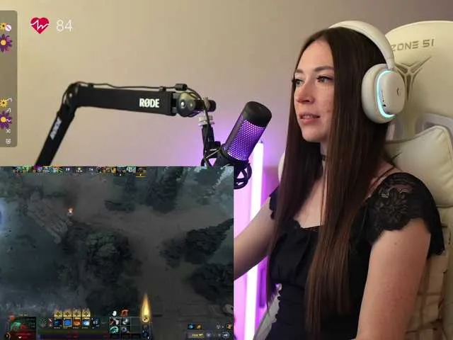 AmyBelmontt – webcam model profile photo Image 18