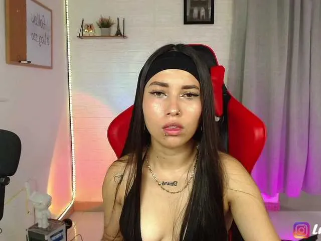 Lucyy-Rose – webcam model profile photo