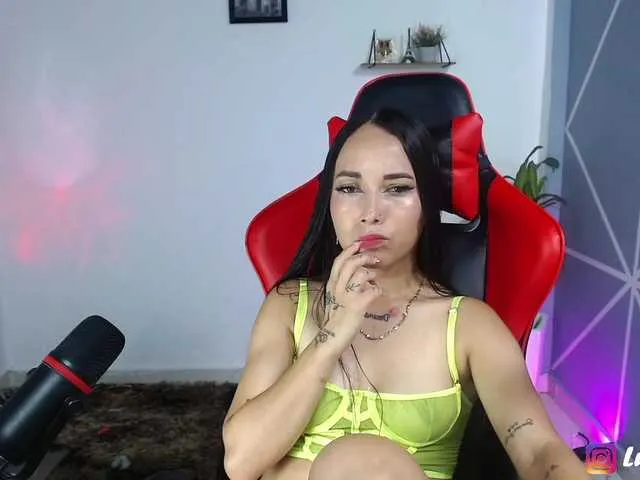 GoodGlamorGirl – webcam model profile photo Image 3