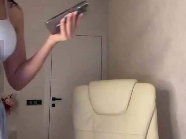 AmyBelmontt – webcam model profile photo Image 10