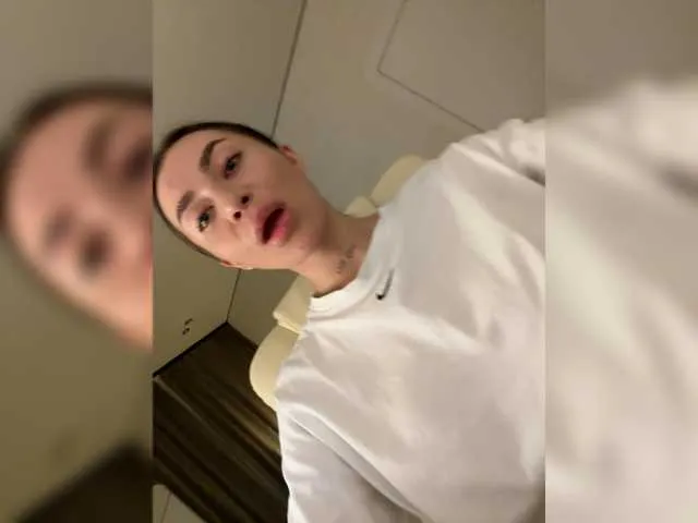 AmyBelmontt – webcam model profile photo Image 13