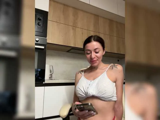 AmyBelmontt – webcam model profile photo Image 3