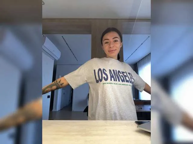 AmyBelmontt – webcam model profile photo Image 5