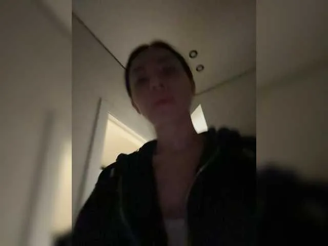 AmyBelmontt – webcam model profile photo Image 9