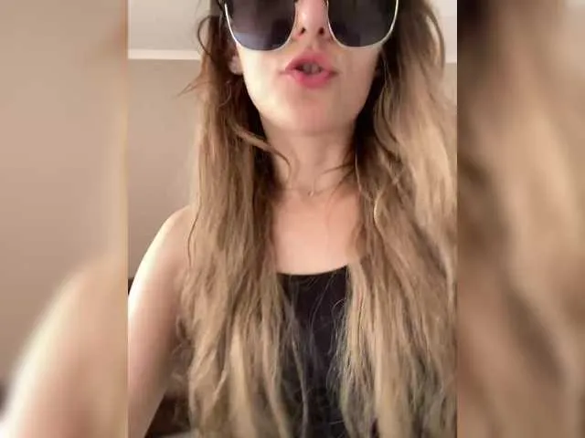 CassieGil – webcam model profile photo Image 3