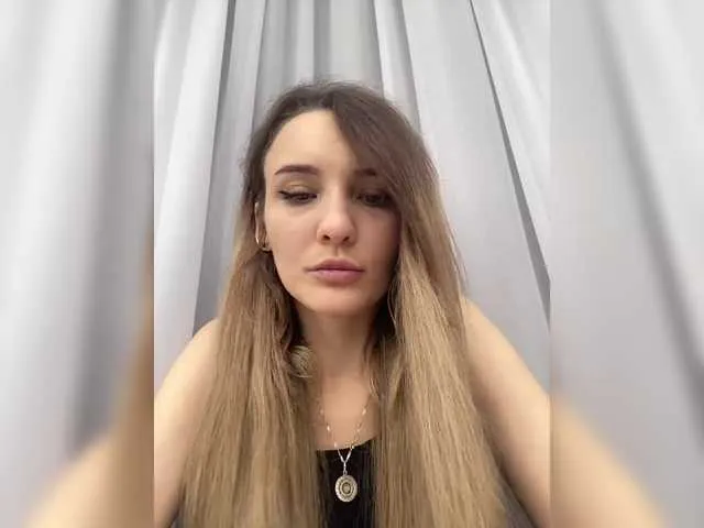 CassieGil – webcam model profile photo Image 4