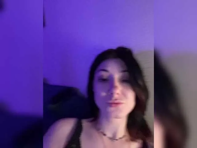 Alikams – webcam model profile photo Image 15