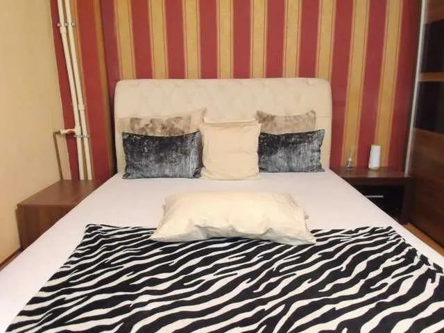 MavisReeve – webcam model profile photo Image 11