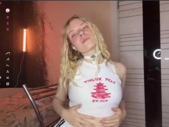 Amylewiss – webcam model profile photo Image 4