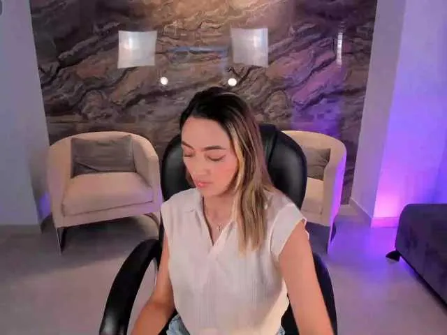 CassieGil – webcam model profile photo Image 15