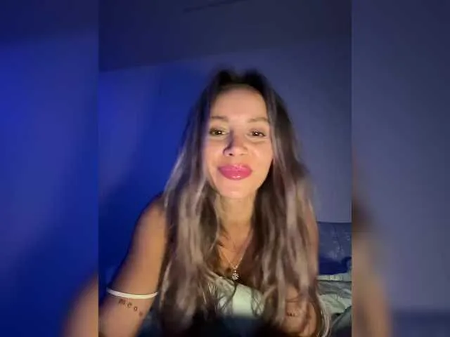 LucieHells – webcam model profile photo Image 16