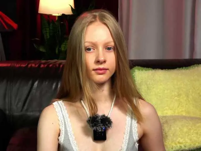 AmyBelmontt – webcam model profile photo Image 8