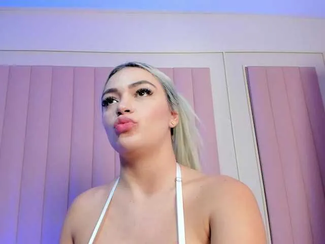 AmyBelmontt – webcam model profile photo Image 15