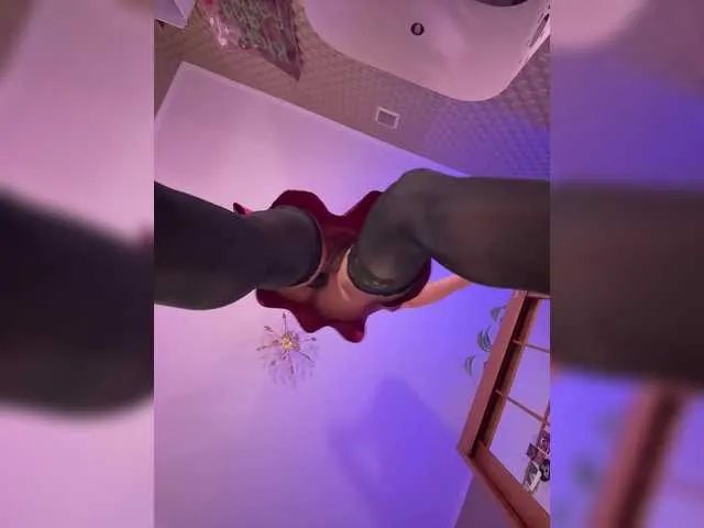 AmyBelmontt – webcam model profile photo Image 8