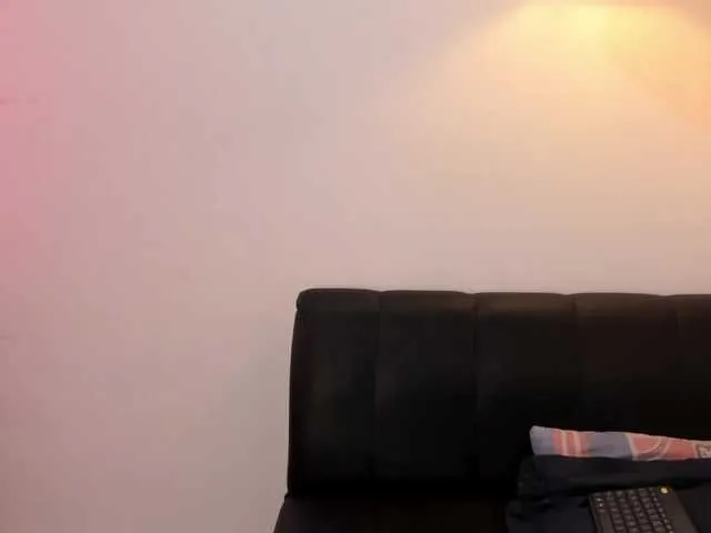 AmyBelmontt – webcam model profile photo Image 2