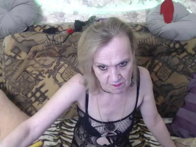 GLaM_GoDdEsS_143 – webcam model profile photo Image 2