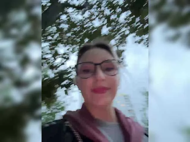 MarianaRoa – webcam model profile photo Image 4