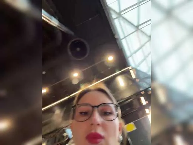 MarianaRoa – webcam model profile photo Image 6