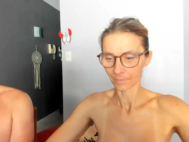 _Abril-Office1 – webcam model profile photo Image 2