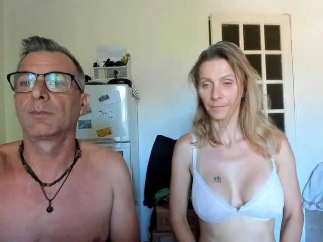 _Abril-Office1 – webcam model profile photo Image 5