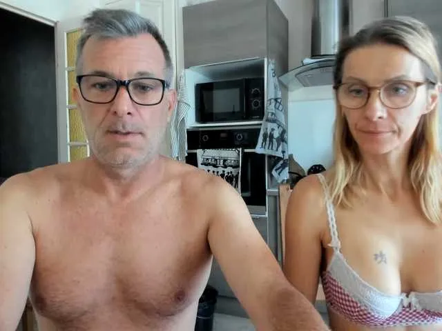 _Abril-Office1 – webcam model profile photo Image 7