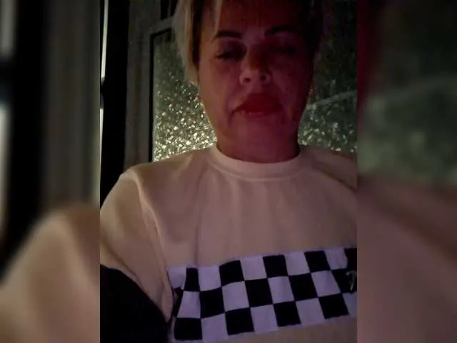 AmelieWilliams – webcam model profile photo Image 13