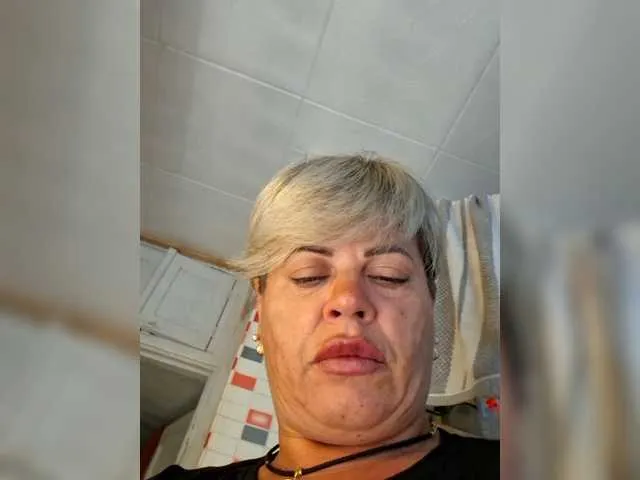 AmelieWilliams – webcam model profile photo Image 14