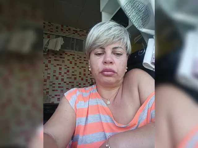 AmelieWilliams – webcam model profile photo Image 3