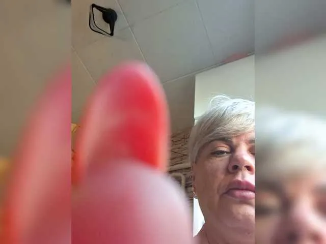 AmelieWilliams – webcam model profile photo Image 4